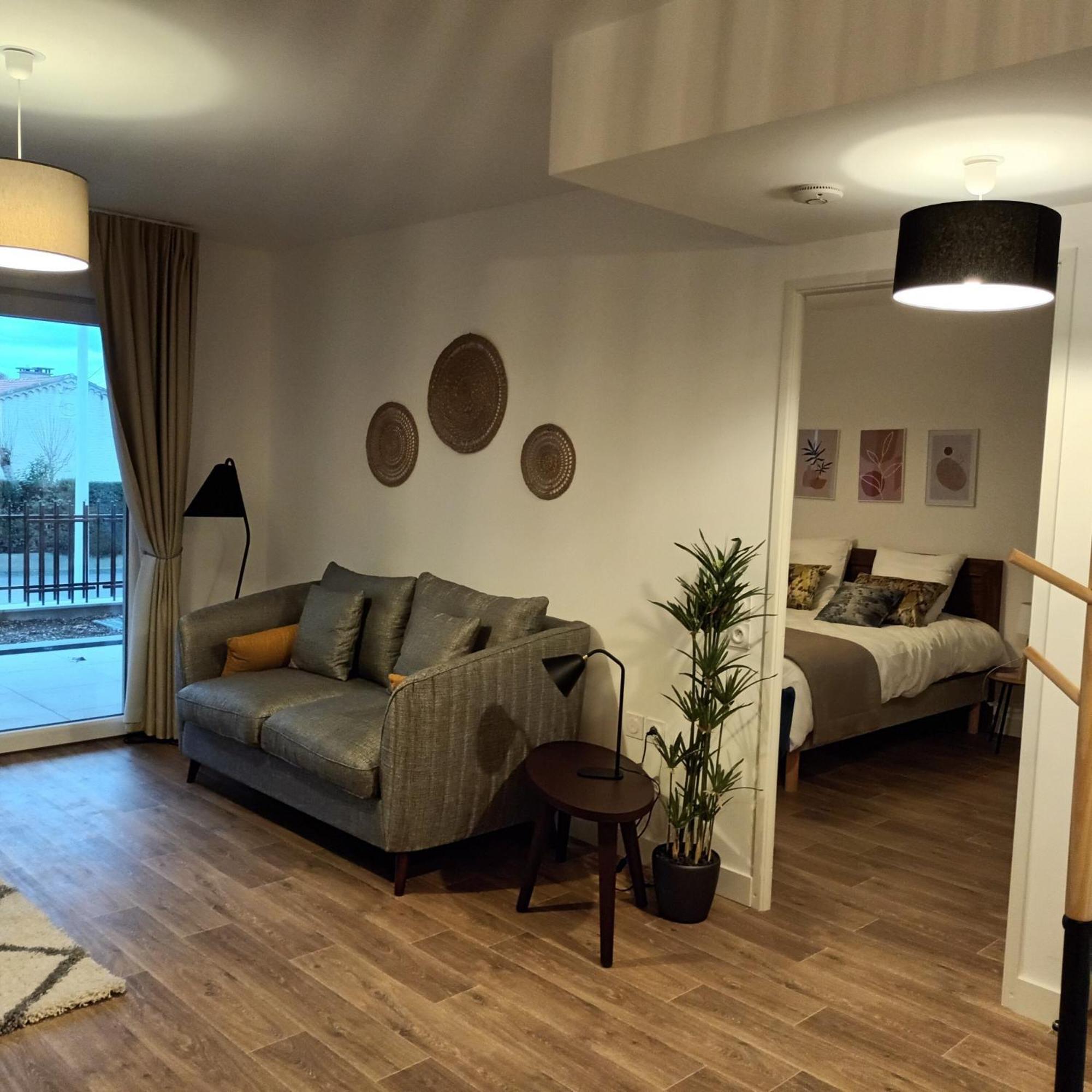 Aparthotel Domitys L'Oustaou Saint-Martin-de-Crau Exterior foto